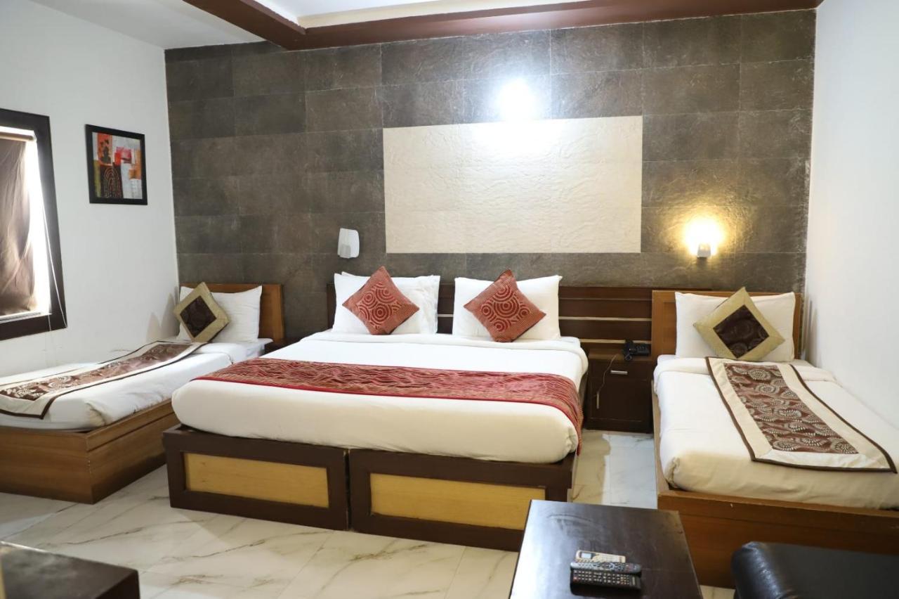 Hotel Tara Palace By Goyal Hoteliers Agra  Extérieur photo