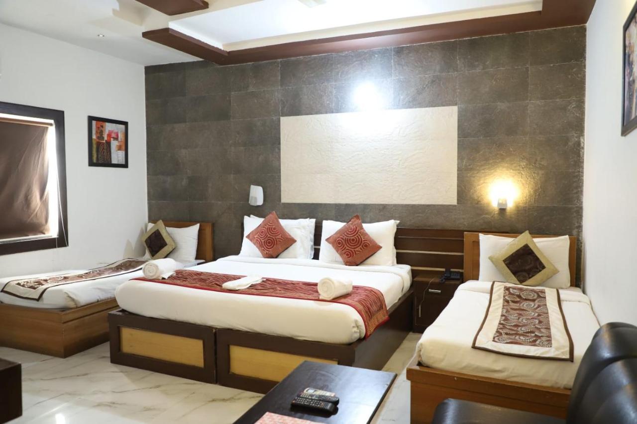 Hotel Tara Palace By Goyal Hoteliers Agra  Extérieur photo