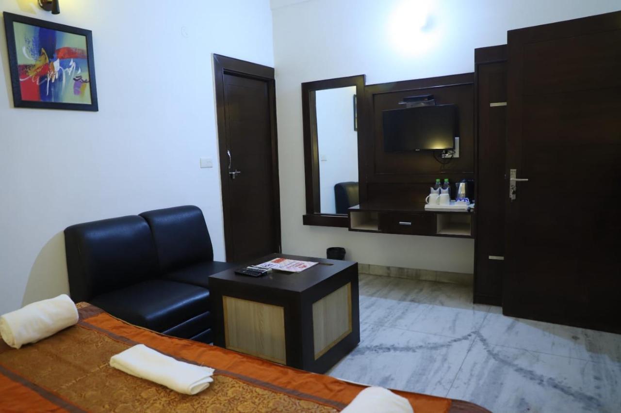 Hotel Tara Palace By Goyal Hoteliers Agra  Extérieur photo