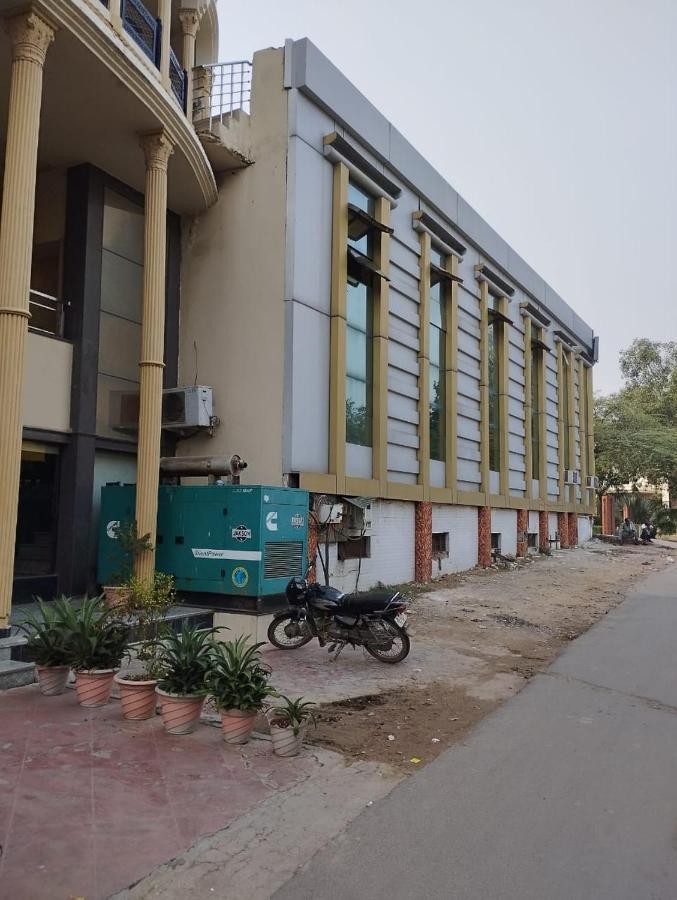 Hotel Tara Palace By Goyal Hoteliers Agra  Extérieur photo