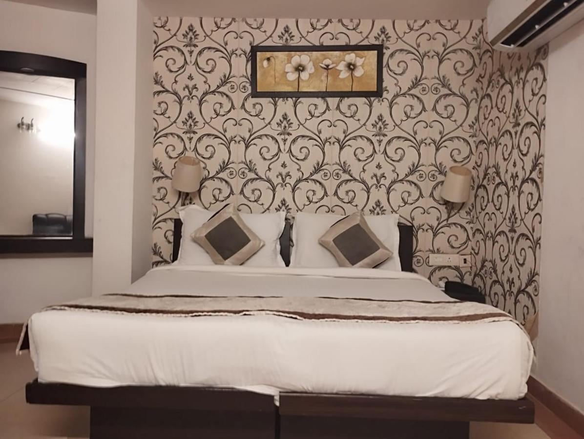 Hotel Tara Palace By Goyal Hoteliers Agra  Extérieur photo